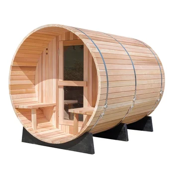 Nova tradicionalna sauna s parnom kupelji od crvenog cedra na otvorenom